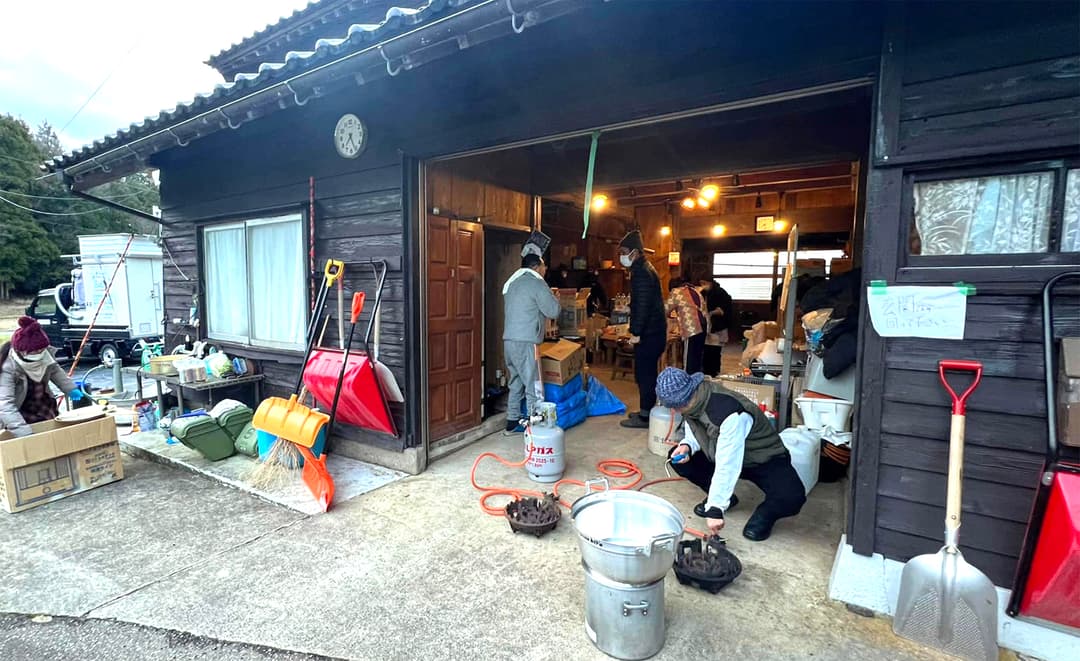 支援物資の保管、災害復旧支援活動や炊き出しの拠点になった古民家こずえの納屋（撮影：2024年1月20日　NPO法人防災・災害ボランティア かわせみ提供）