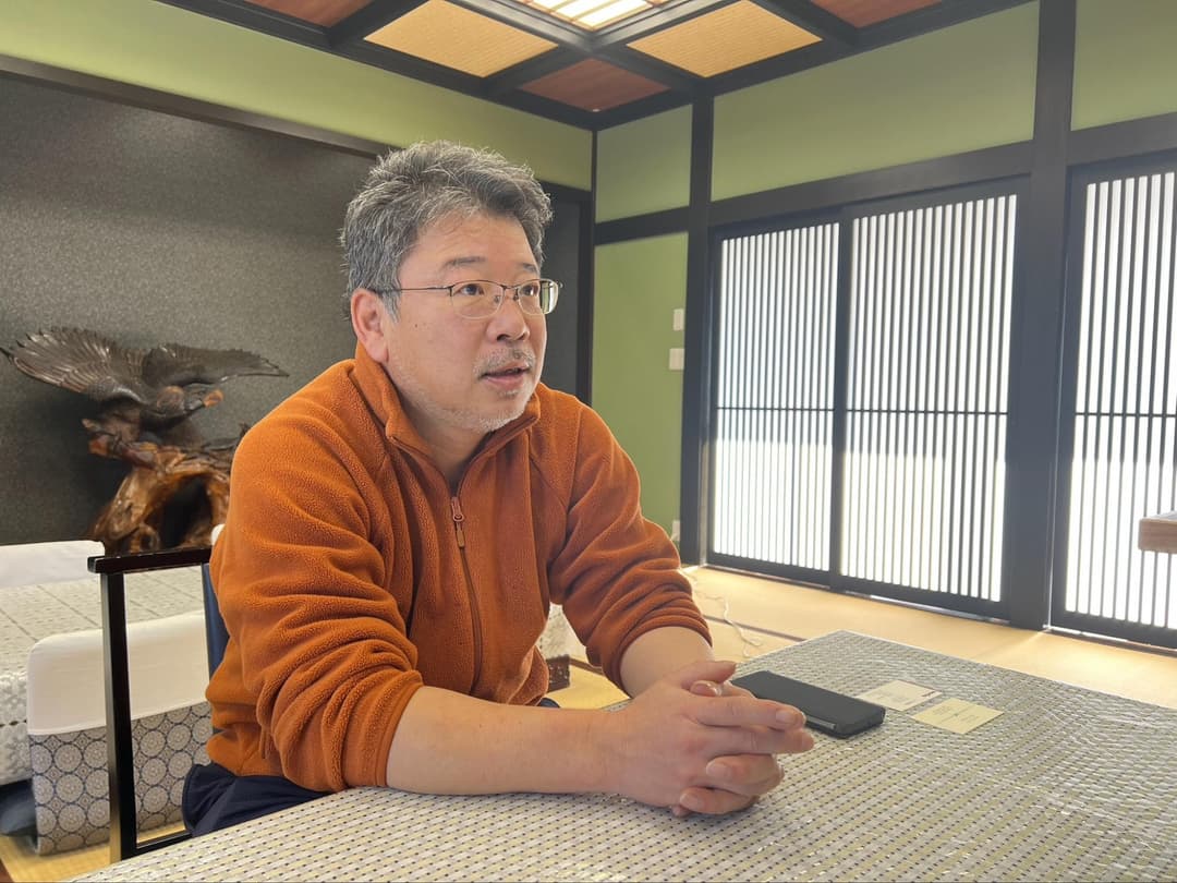 落胆とあきらめ。それでも前を向いて進む加地さんから宿を守ろうという決意が感じられた