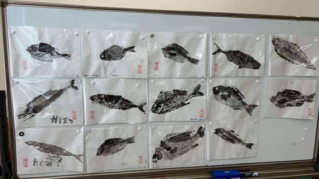 支援団体とのイベントも開催。写真は、魚拓をとって能登の魚を食べる親子向けワークショップの様子