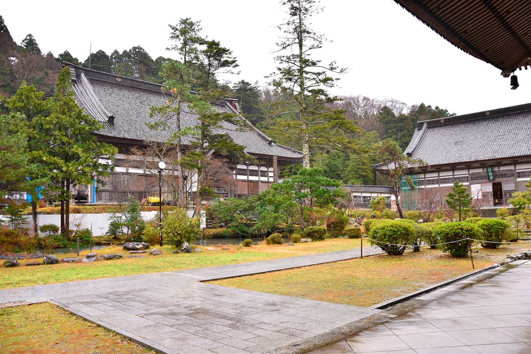 禅寺らしい清々しい境内に、心洗われる總持寺祖院