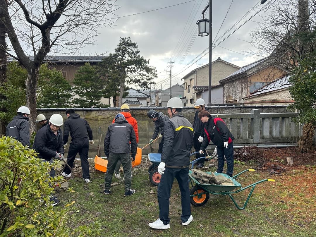 祭をできない思いを撤去作業にぶつけていた若衆(画像提供:丸岡俊宏さん)