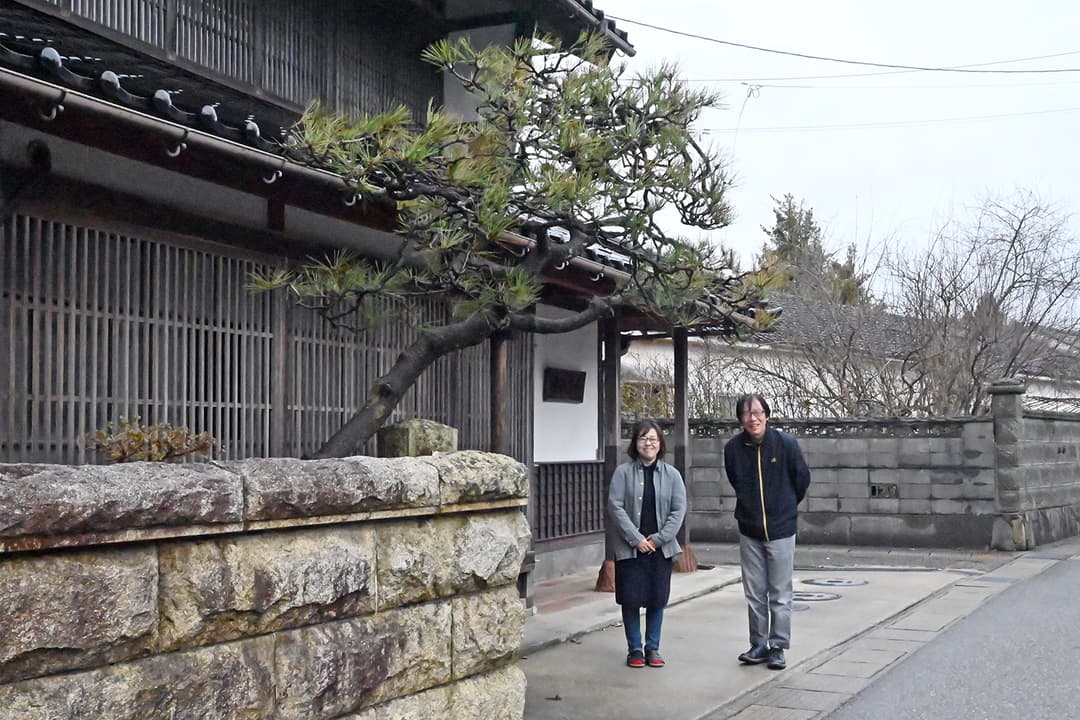能登上布(のとじょうふ) 山崎麻織物工房 山崎 隆さん、久世英津子さん