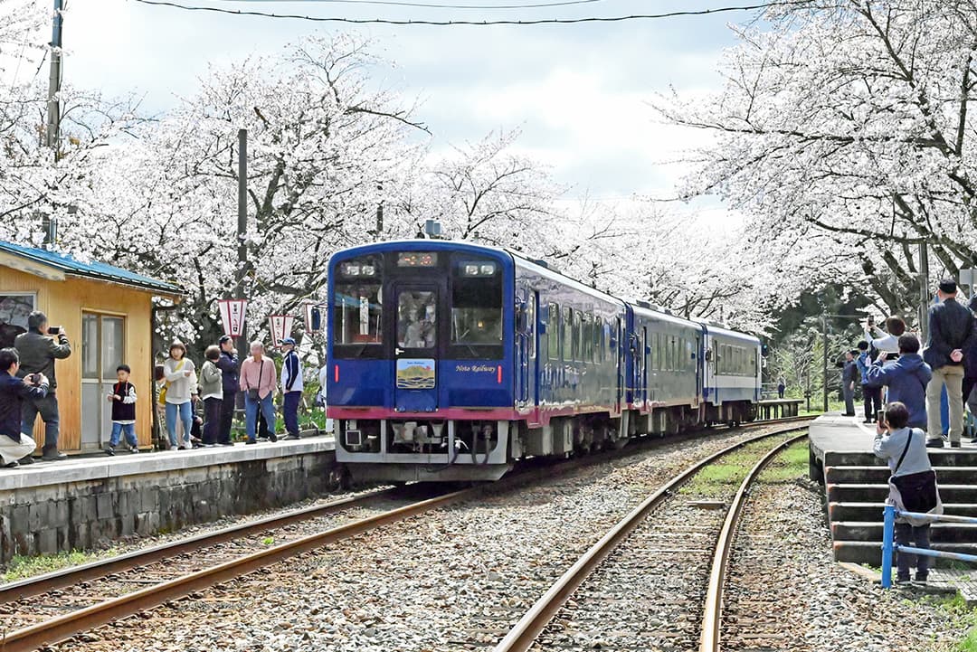 2026年4月、能登鹿島駅(能登さくら駅)で撮影