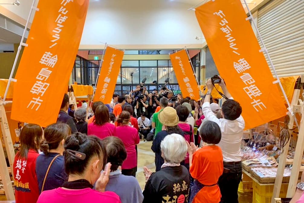 2024年7月10日、石川県輪島市宅田(たくだ)町にある商業施設「ワイプラザ」内に出張輪島朝市が開店