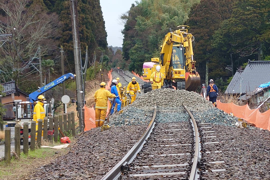 沿線50か所以上で土砂崩れ、陥没、線路の歪みや断線など甚大な被害があった(画像:のと鉄道提供)