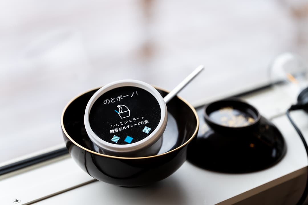 能登ミルクと“輪島舳倉屋”のコラボレーションで作った「いしるジェラート」