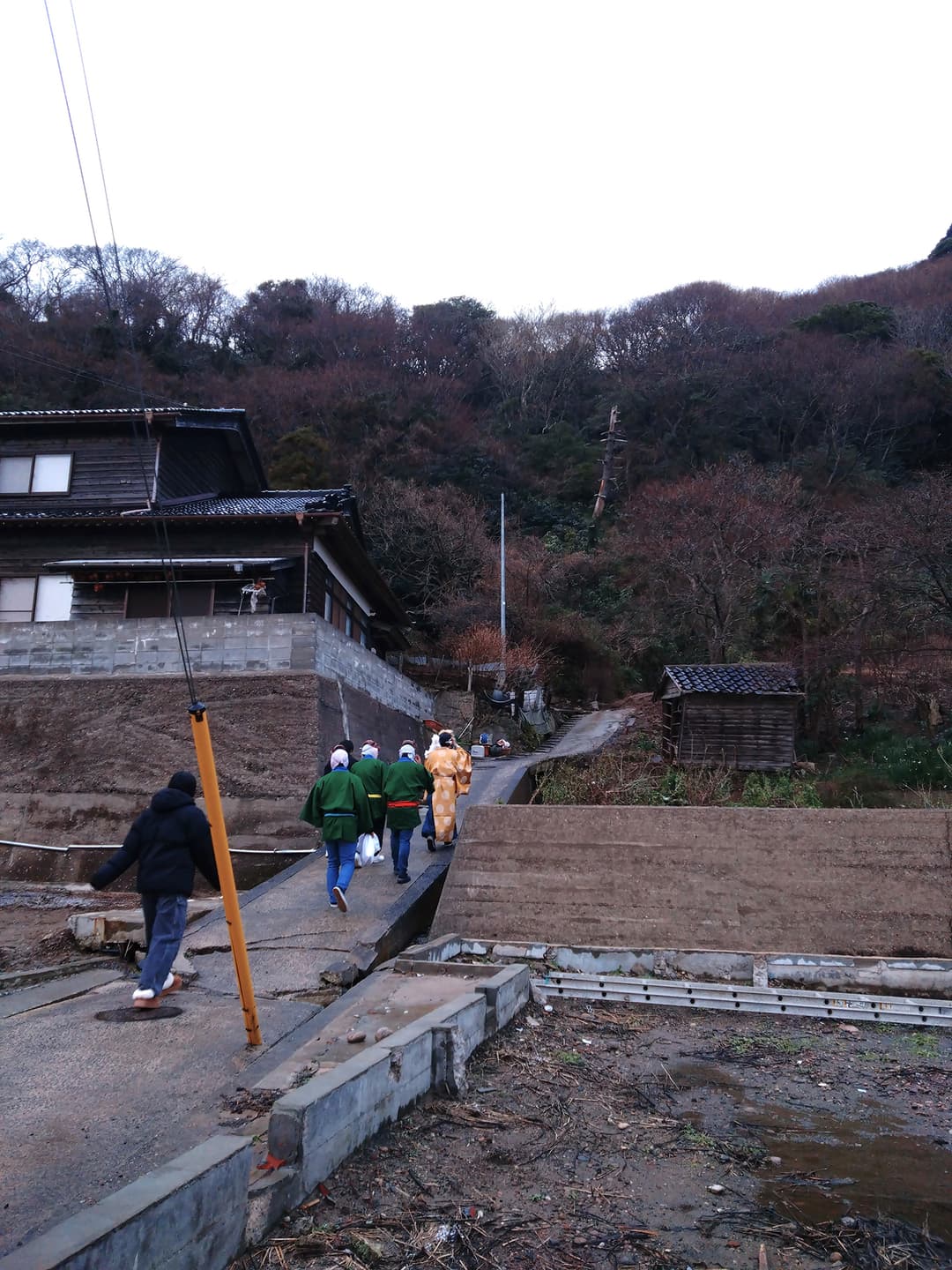 公費解体が進み、空き地が目立つようになってしまった。住民は、仮設住宅に。あるいは別の土地へ(写真提供:七浦地区再生会議)