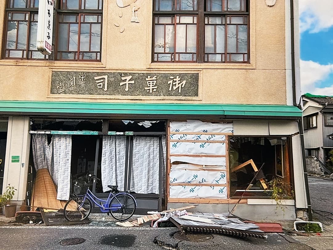 震災直後の多間永開堂。震災前はお店に喫茶コーナーもありました(撮影:2024年1月 提供:多間栄開堂)