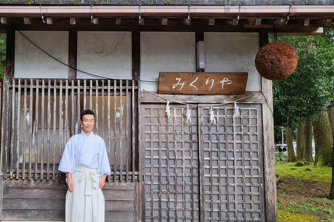 全国でも珍しい「どぶろく」の醸造が認められている神社、天日陰比咩神社の禰宜・船木清崇さん(画像提供:NOTO Naorai)