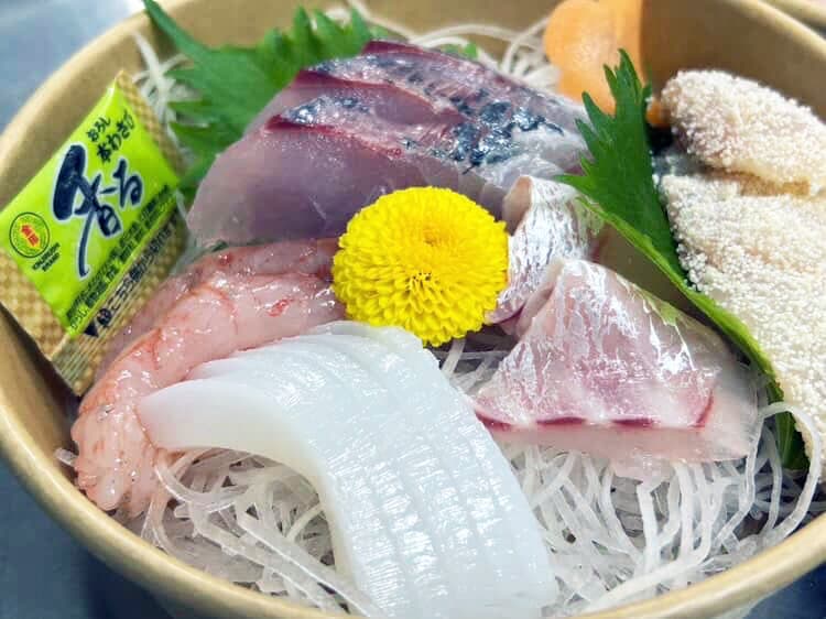 おいしいお刺身を食べながら日本酒を楽しめる。そんなイートインコーナーができるのもそう遠くない!? (画像提供:魚やラララ)