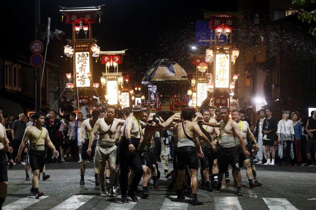 そろそろ祭りも終わりに近づいてきました。来年のあばれ祭に向かって、7月始まりの新しい祭りのカレンダーがめくられる(写真提供:オープンジャパン)