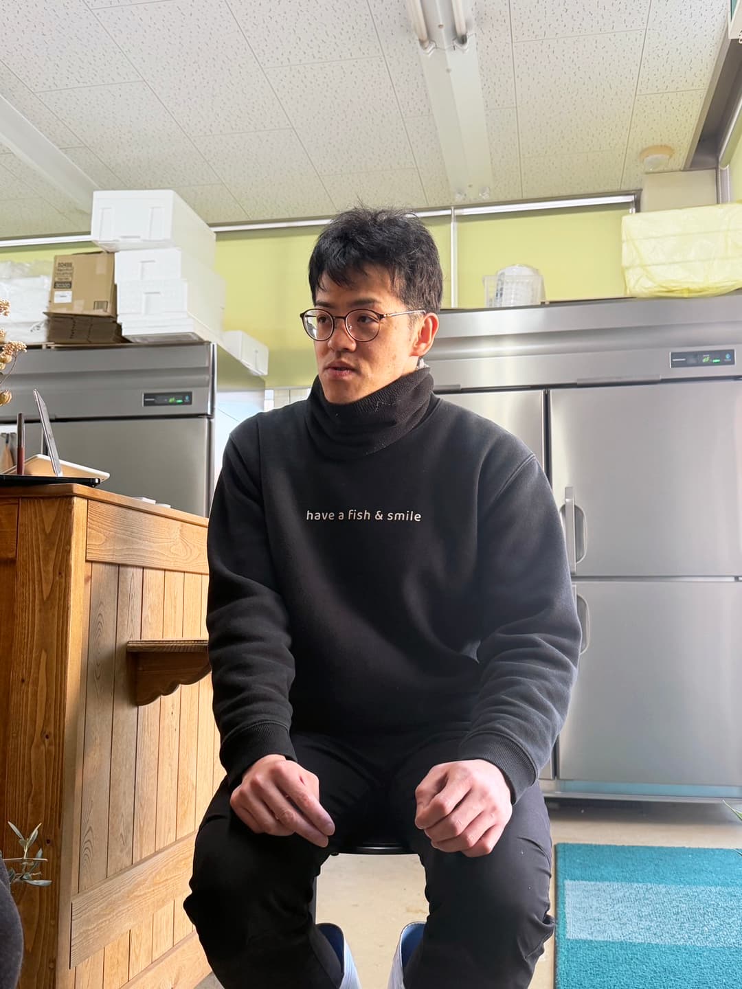 水が出ないなか、なんとか魚を届けたいと悩んだ当時を語る下平真澄さん