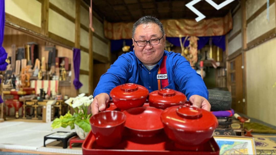 震災で倒壊した蔵から救出された天保時代の輪島塗・朱塗の御膳