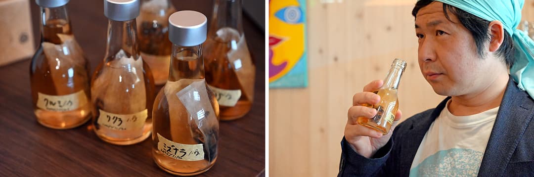 樽の素材となる木片を浄酎に漬け込んだサンプルで香りを確かめる三宅社長