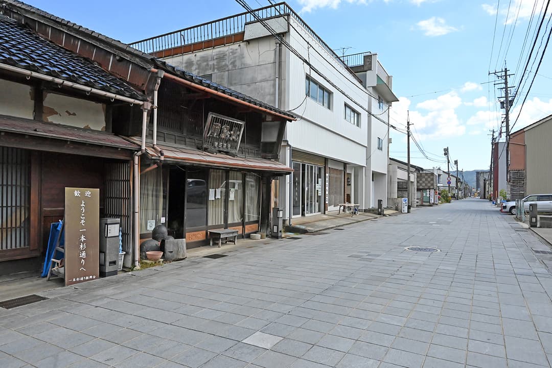 町会長を務めていた北林さんが主導し、七尾市一本杉通りで5件の建物が国の有形文化財に登録された