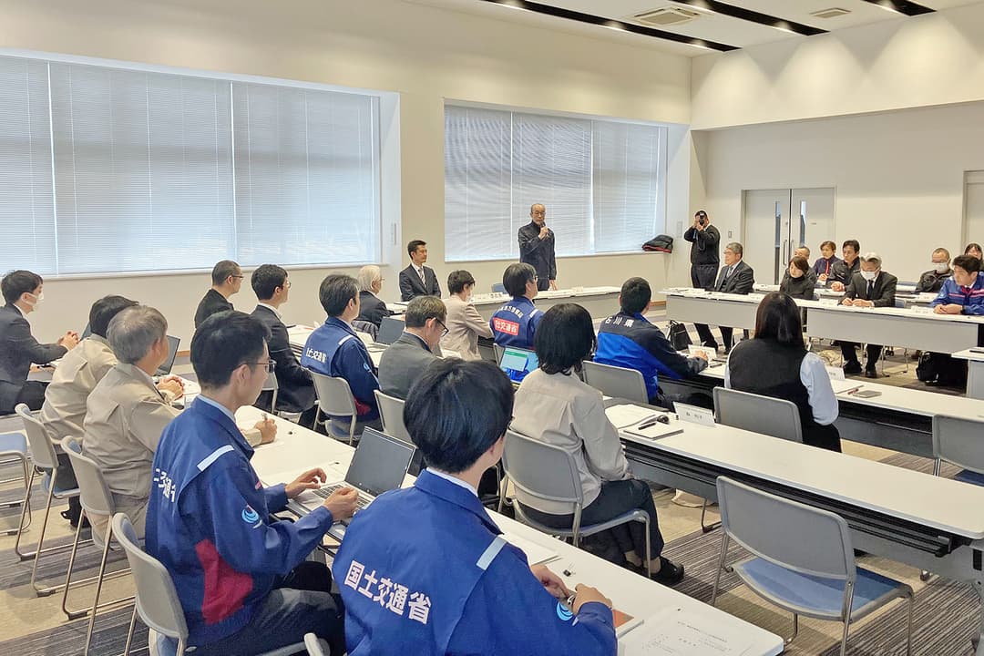 2024年5月に輪島市の復興を市民らが議論する第1回「復興まちづくり計画検討委員会」が開催され、山崎さんも若手市民の代表として出席(画像提供:輪島市本町商店街振興組合)