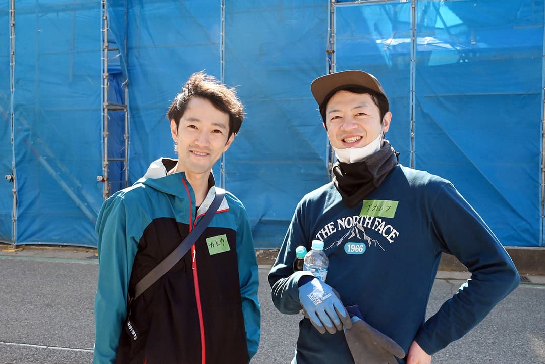 能登に行く窓口となっている中村さん(右)と相棒の加藤さん(左)